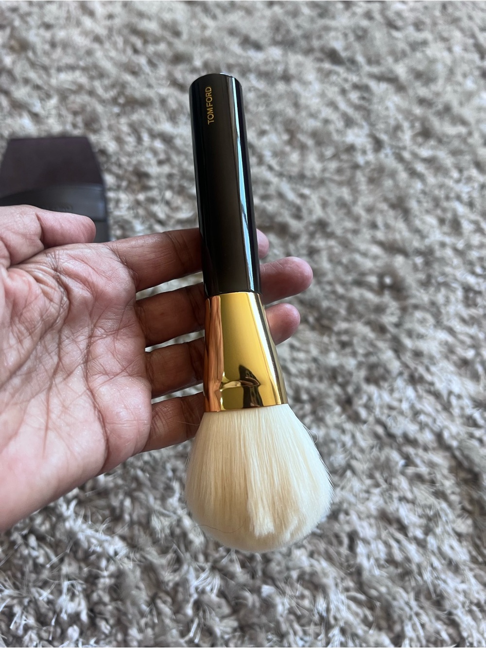 Tom Ford Cream Bristles with Gold Ferrule Powder Brush - Picture 8 of 9
